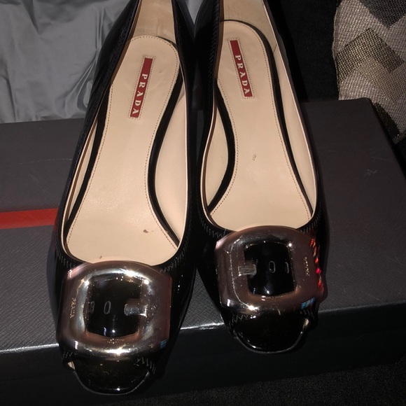 Real Prada shoes with gold buckle - Picture 2 of 3